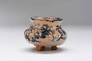 Incense Burner with Chrysanthemum Design in Underglaze Blue